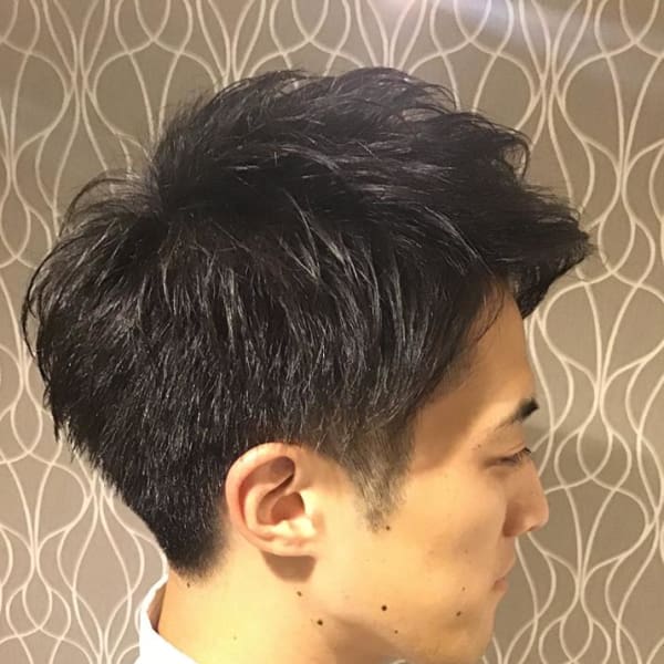 ツーブロックと質感でフレッシュな個性を表現　<田町>[理容室