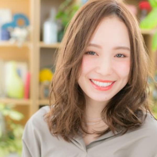 センターパートの大人・抜け感ミディ