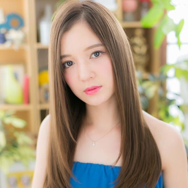 外国人風カラーのしっとり美髪ストレート