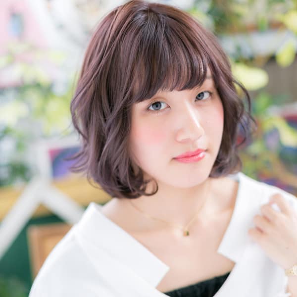 グレージュ重軽前下がりボブ