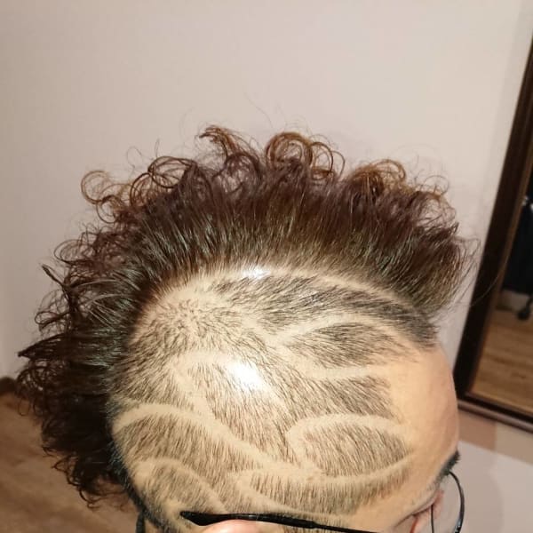 カミソリを使ってしっかりライン|Hair Colony Sweet Water