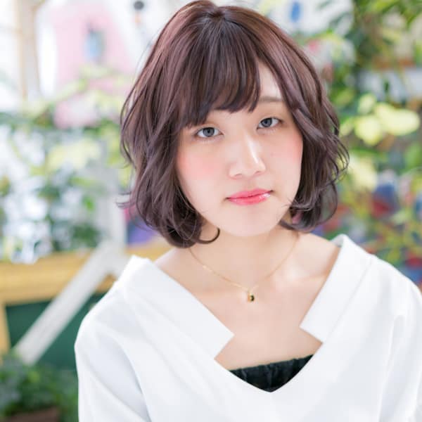 グレージュ重軽前下がりボブ