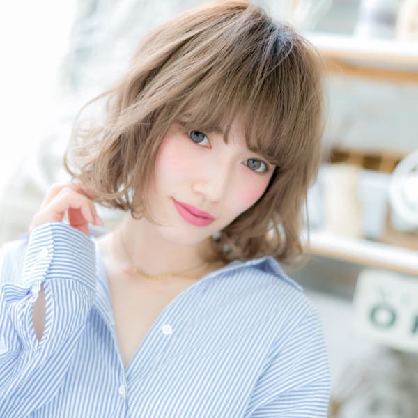 外国人風カラーの前下がりボブ