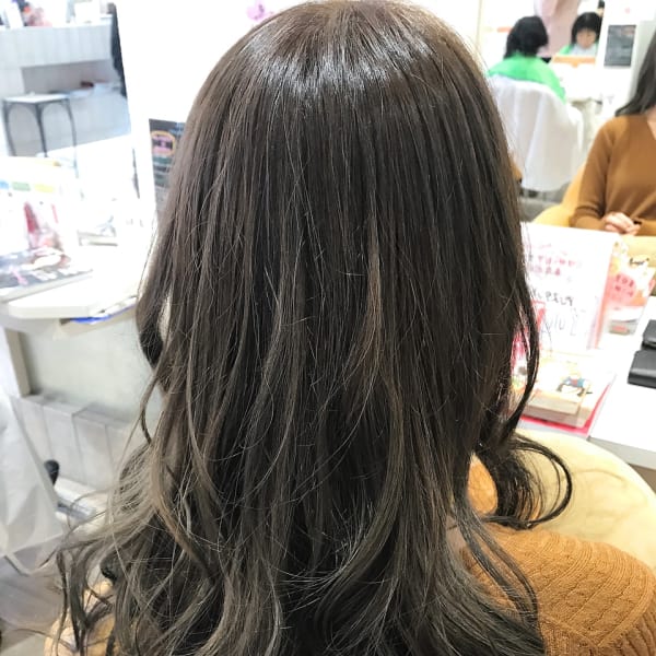 韓国風巻き髪　イルミナカラー艶カラー