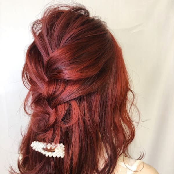 レッド×編み込みアレンジ