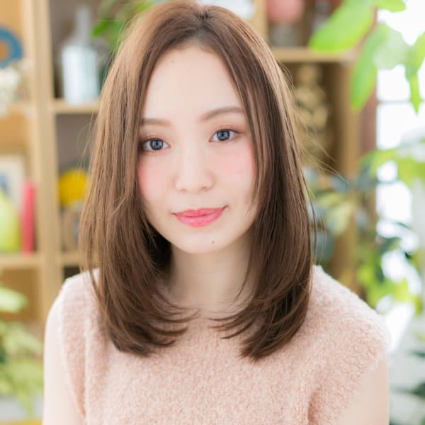 大人かわいい♪センターパートやわらかセミディ