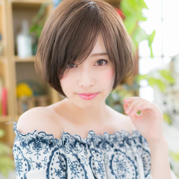 斜めバング×ナチュラル前下がりボブ