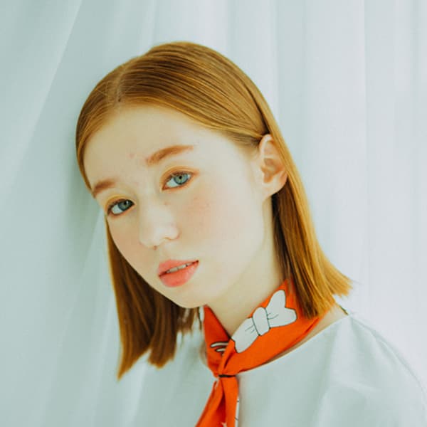 ストレート切りっぱなしボブ