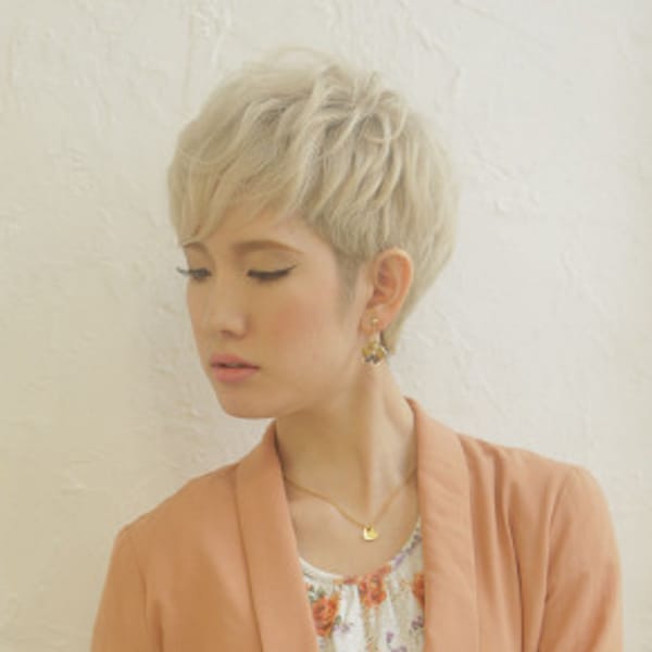 ハイトーンカラー☆ハンサムショート 30代髪型 ショートヘア