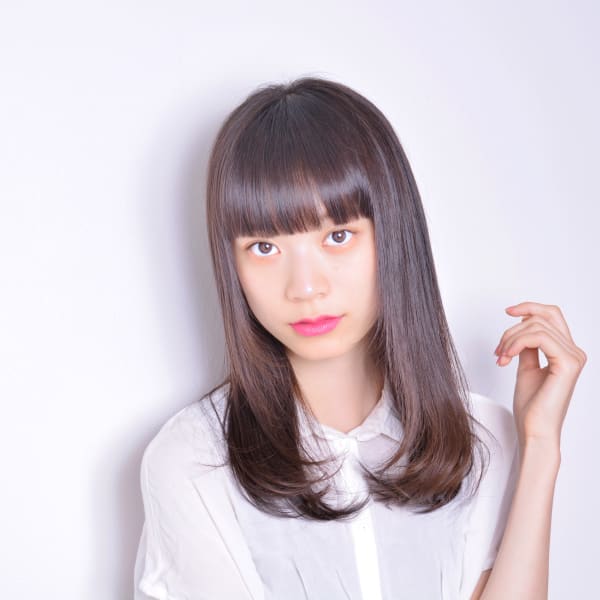 ナチュラルストレートの王道ワンカールロングスタイル|Liraica【リライカ】