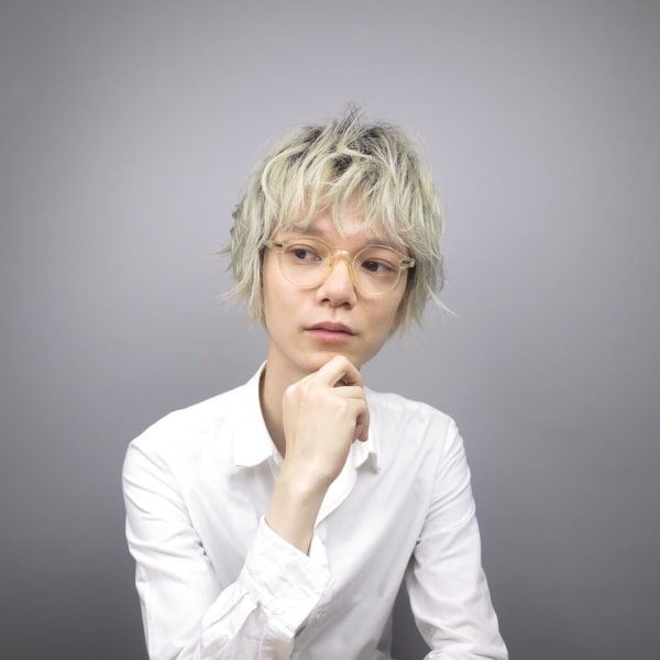 外国人風ミディアムショート