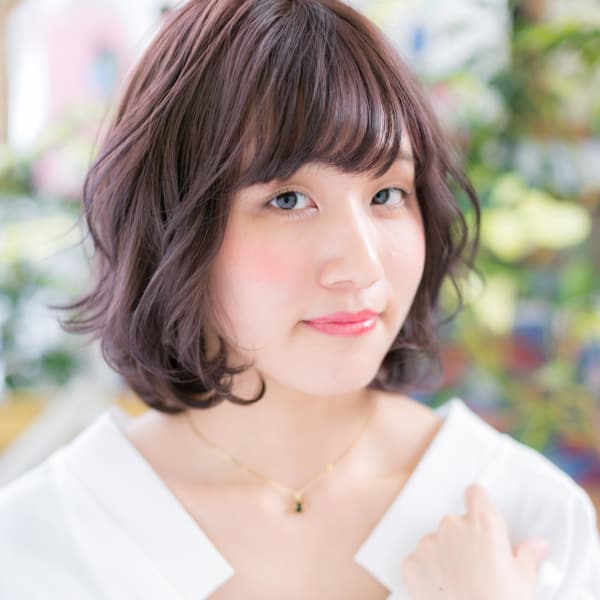 グレージュ重軽前下がりボブ