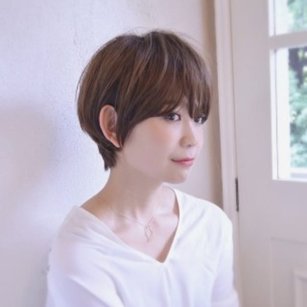 大人かわいいショートハニーヘア