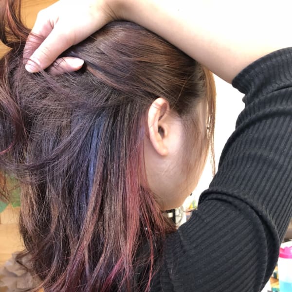 アップスタイルがかわいいインナーカラー|Jona