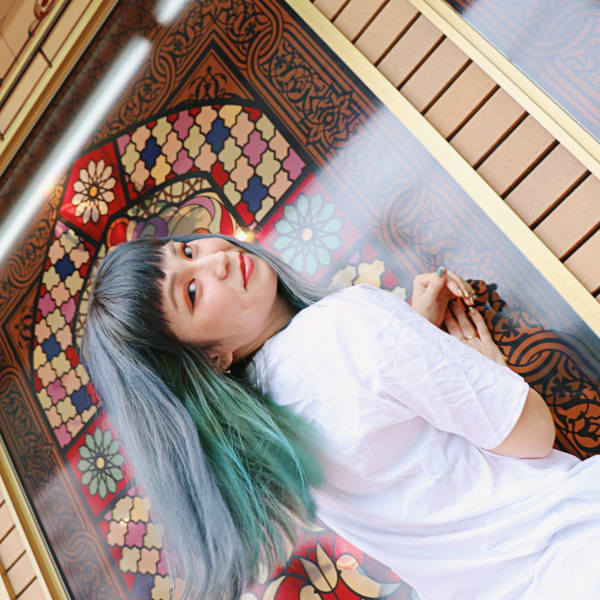 透け感グレーパール×ライムgreen×アジアンガール|LAMP HAIR