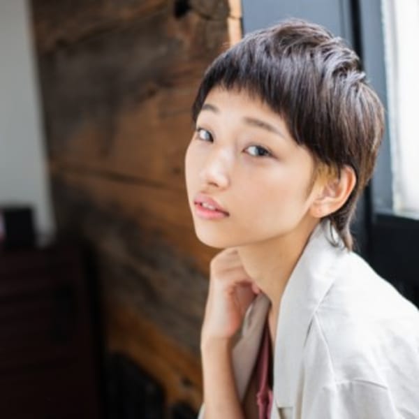 さりげない個性派ショートスタイル