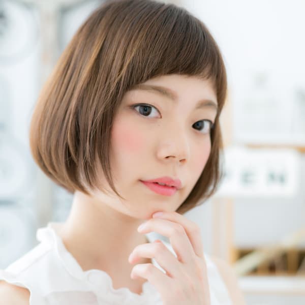 オン眉が個性的◎アシンメトリー前下がりボブ