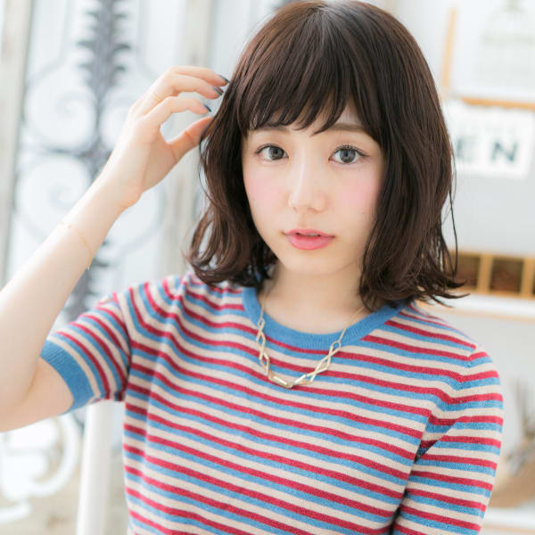 斜めバングで目力UP♪小顔ラブふわミディ