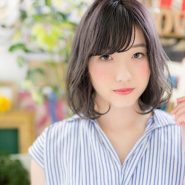 耳かけも◎斜めバングxくすみカラーくせ毛風ゆるふわ大人ボブ