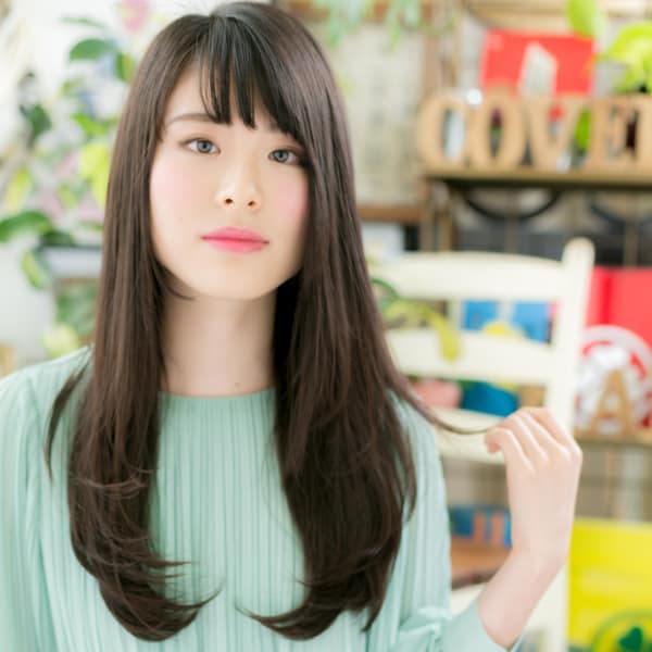 黒髪も◎斜めバング&ロングストレート