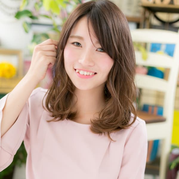 グラデーションカラー×くせ毛風ウェーブ