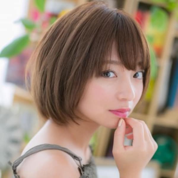 シュッと引き締め!小顔前下がりボブ