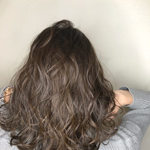 透明感のあるアッシュグレージュ