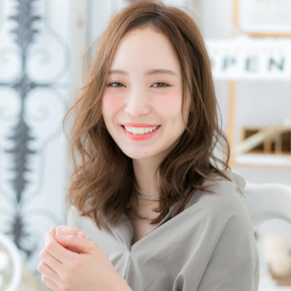 センターパートの大人・抜け感ミディ