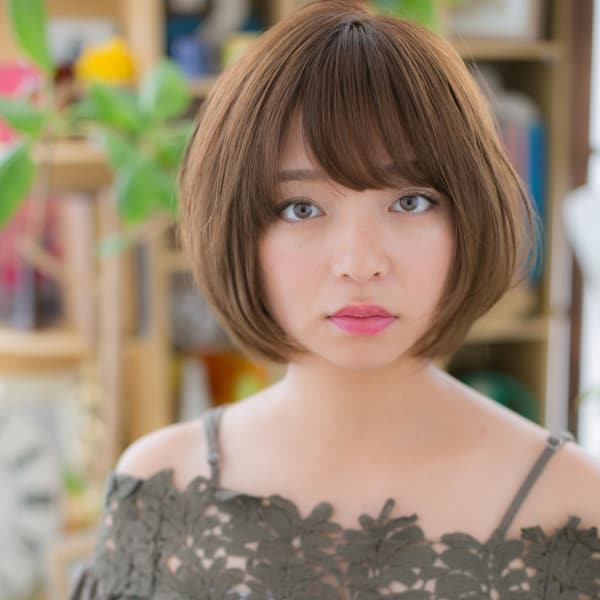 斜めバングxツヤ髪小顔前下がりナチュラルマッシュボブ