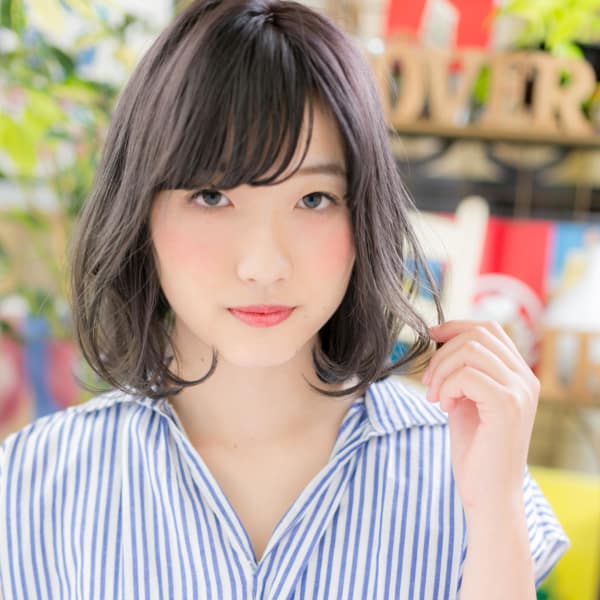 大人くびれ前下がりボブ