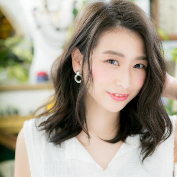 かきあげ色っぽい…くせ毛風大人ロブスタイル