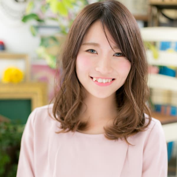 グラデーションカラー×くせ毛風ウェーブ