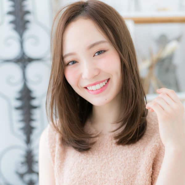 大人かわいい♪センターパートやわらかセミディ