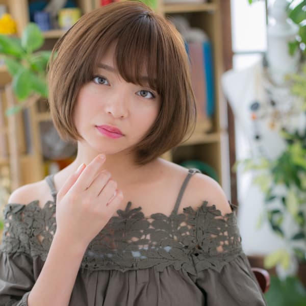 シュッと引き締め!小顔前下がりボブ