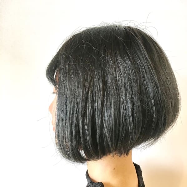 透明感たっぷりブルーグレージュ×ショートボブ