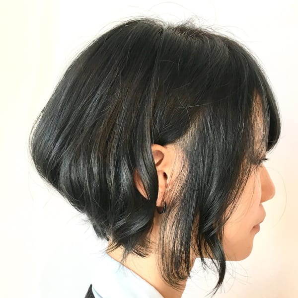 ブルーグレージュ×襟足スッキリショートボブ