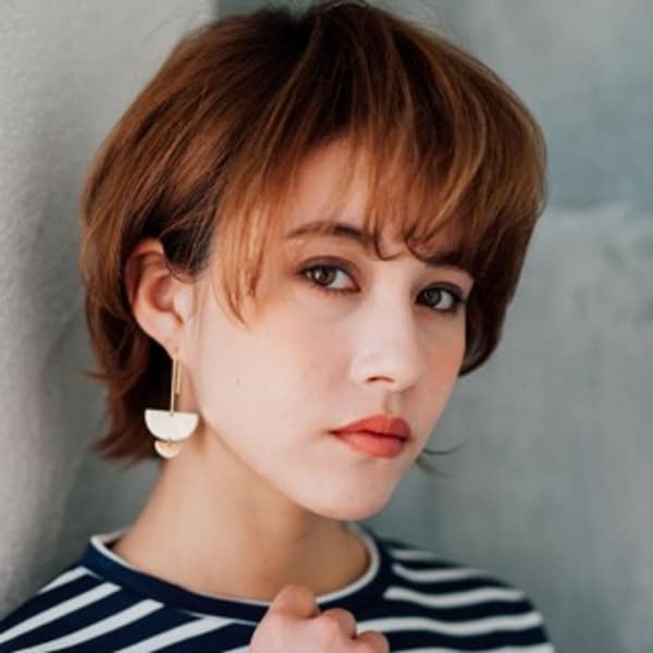 耳かけショートボブ