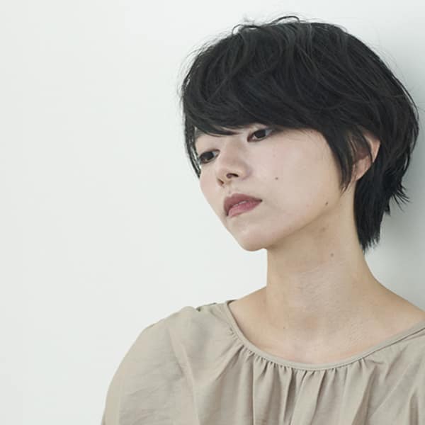 斜めバング×モード大人ショート