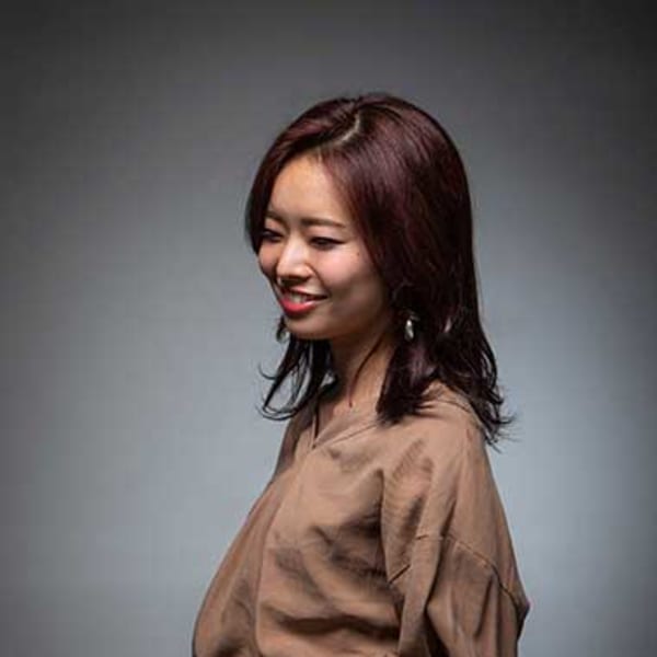 飾りすぎないヘアスタイル