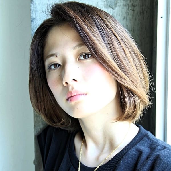 前髪長めのまとまるボブスタイル