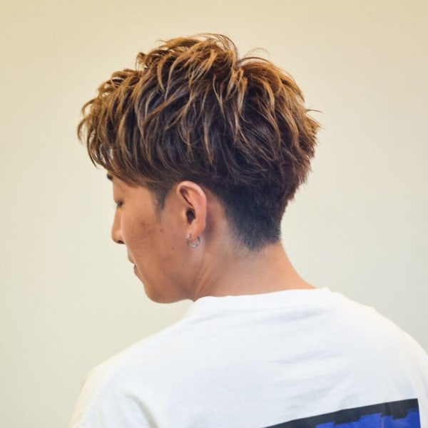 ナウいツーブロックリバースショート グレージュカラー