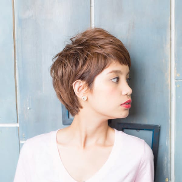 可愛いベビーバングのワイドバングウルフ