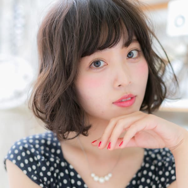 モノトーンアッシュのガーリーシースルー小顔ボブ