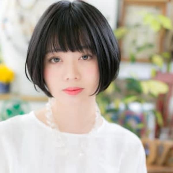 黒髪シンプル ショート前下がりボブ