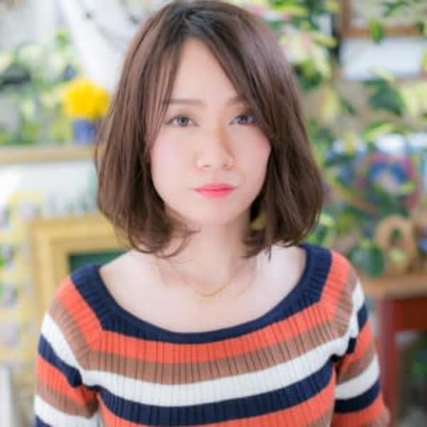 しっとりツヤ感 くせ毛風ふわミディ