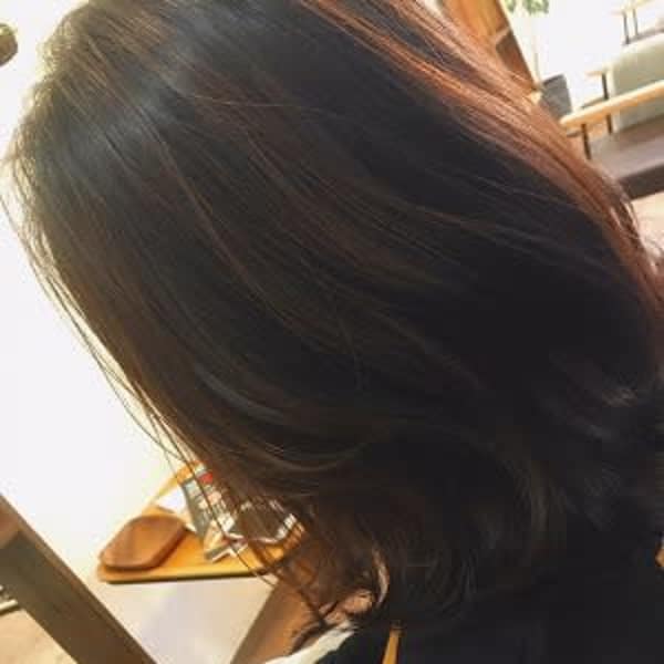 内巻き&外ハネの2WAYできるミディアムスタイル