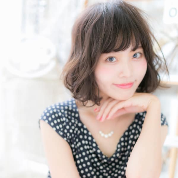 モノトーンアッシュのガーリーシースルー小顔ボブ