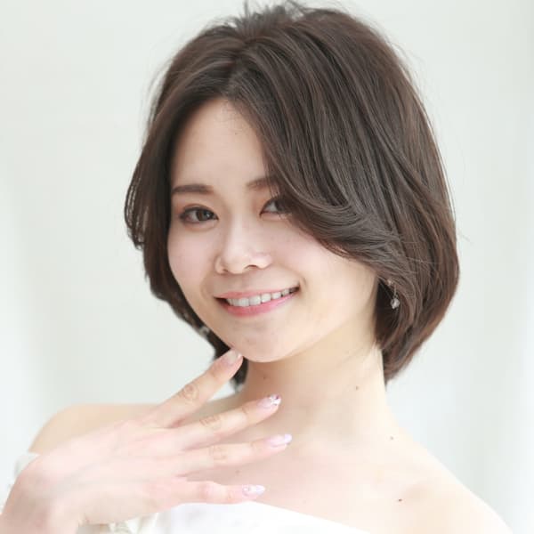 まとまりと毛流れの大人ボブ