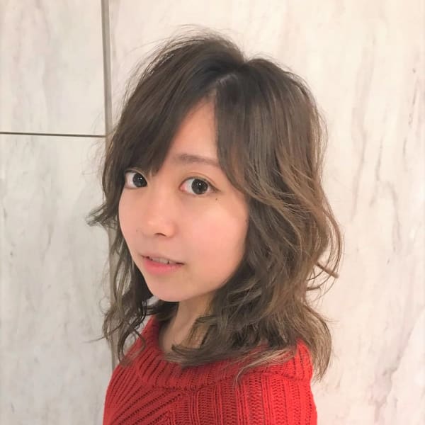 ハイライトカラーが効果的☆ミディアムヘア