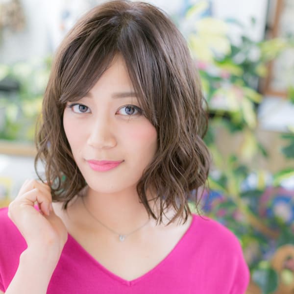 くせ毛風 小顔ふわミディスタイル